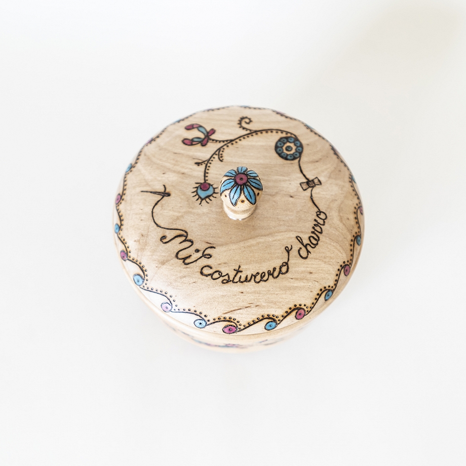 Costurero de madera Bordado Charro