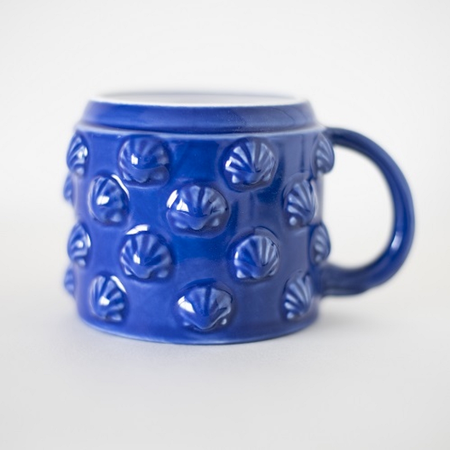 Taza Conchas Azul Oscuro con Asa